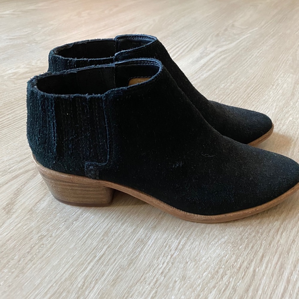 Dolce Vita Lona ankle shoes boots black suede 6